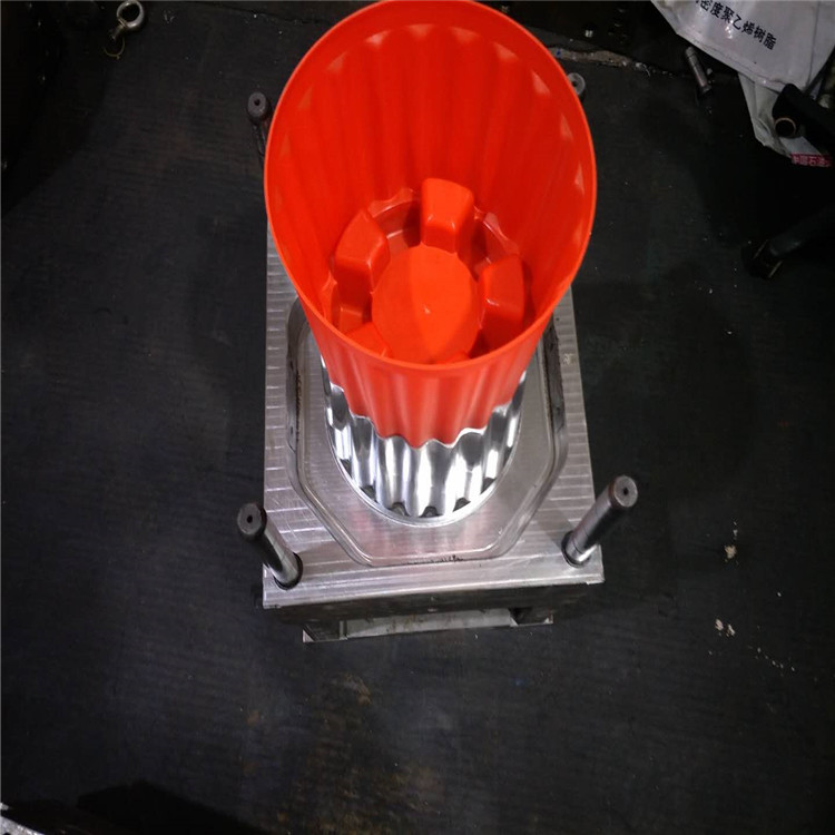 個(gè)性水杯模具及產(chǎn)品